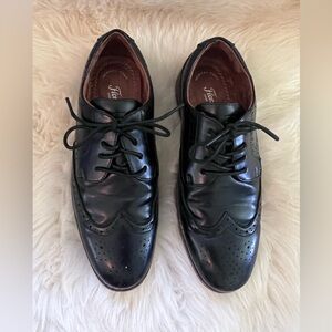 Florsheim boys dress shoes size 5 big kid